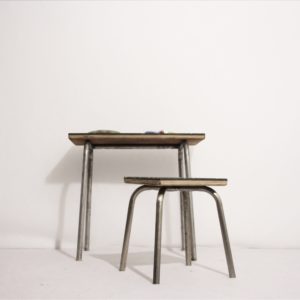Bureau et tabouret enfant1
